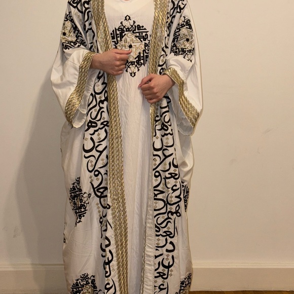 White and Black Embroidered Kaftan/Abaya - Picture 4 of 5
